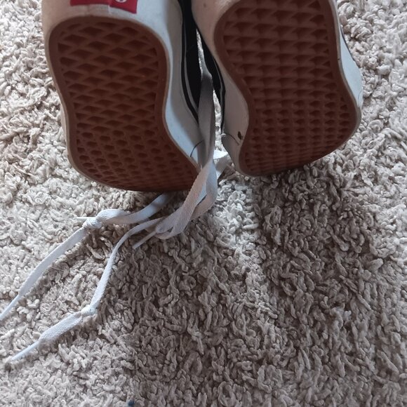 Vans - Picture 2 of 4